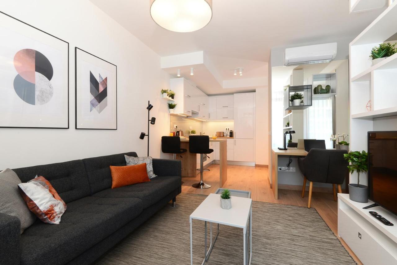 Silver Apartman *